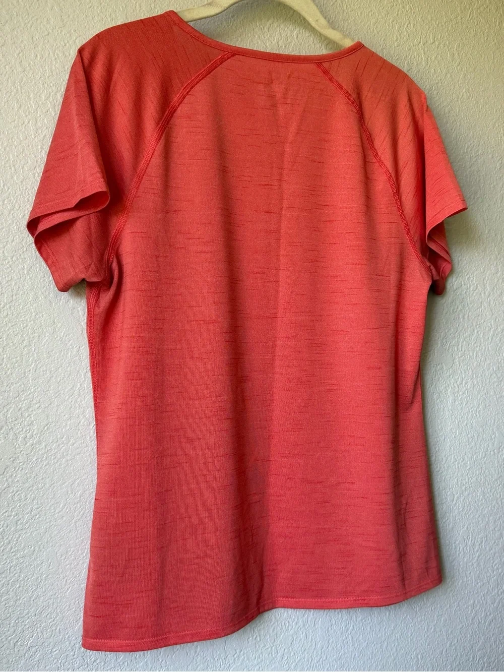 The North Face Women's Activewear Tee in Coral-Red, Medium, EUC, Short Sleeve - Picture 6 of 10